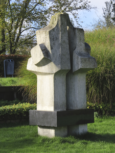 906648 Afbeelding van het natuurstenen beeldhouwwerk 'Twee vogels' van Paulus Reinhard (1929) in Park de Gagel ...